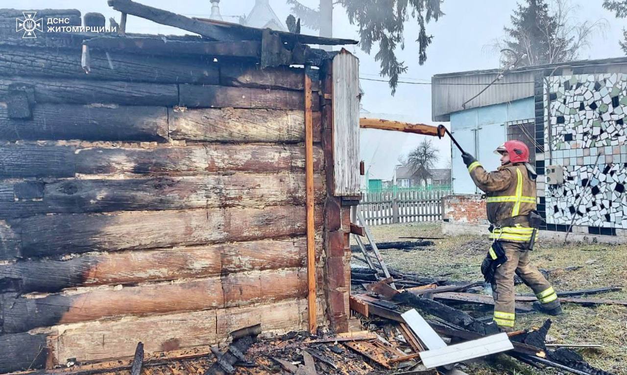 На Коростенщині згорів магазин з фарбами та олією